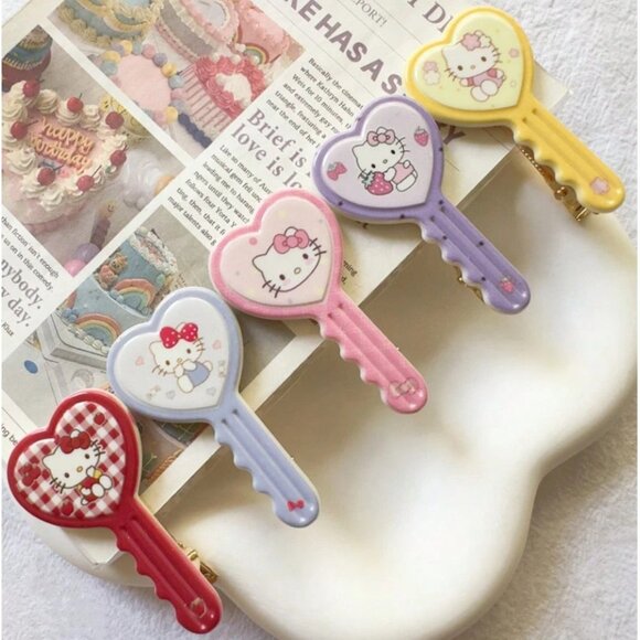 Hello Kitty Love Acrylic Hair Clip – Cute Cartoon Alligator Bangs Clip for Girls - Picture 1 of 3